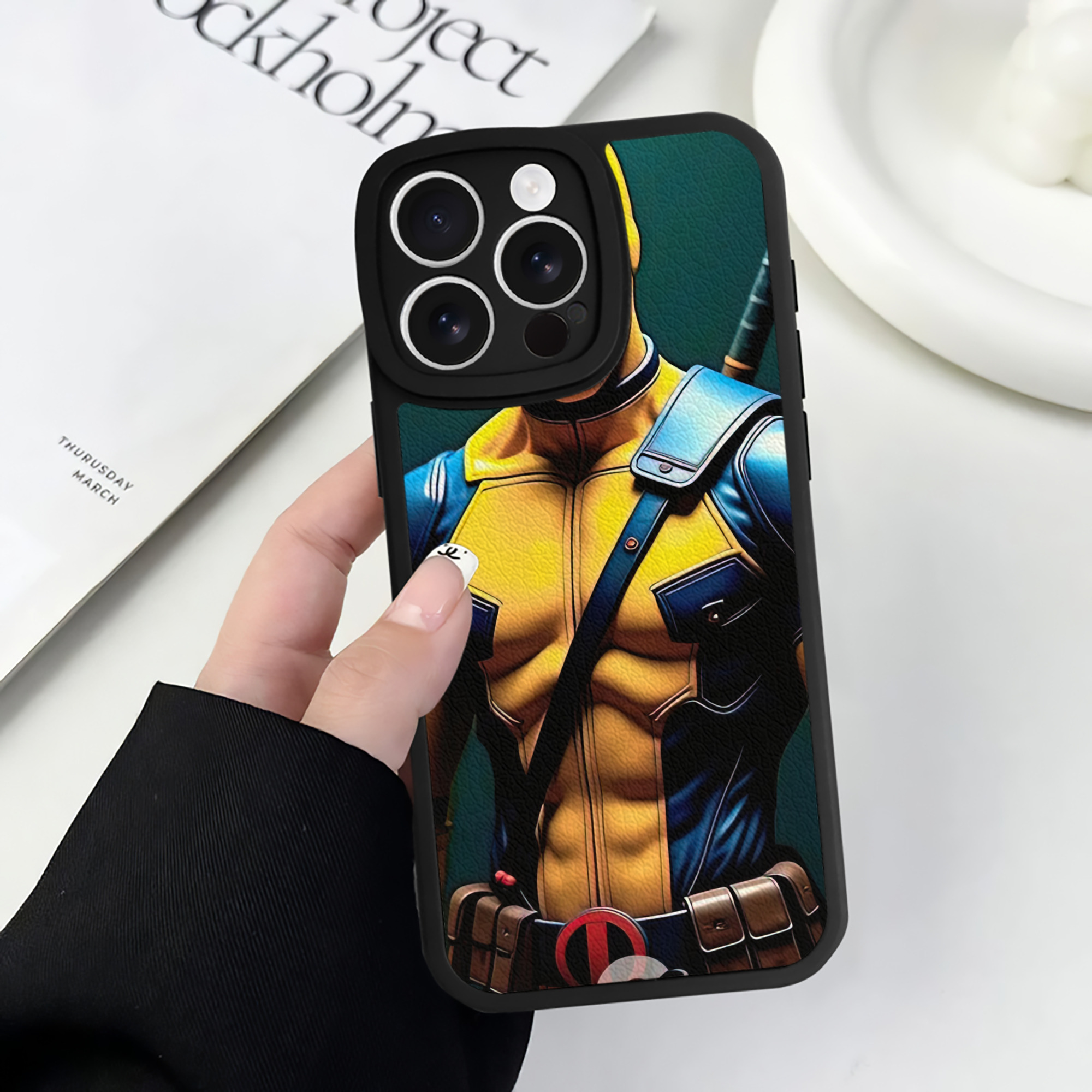 （画像用） Deadpool デッドプール 【iPhone 16シリーズ対応】シリコンスマホケース（レザー調） 材質：シリコン